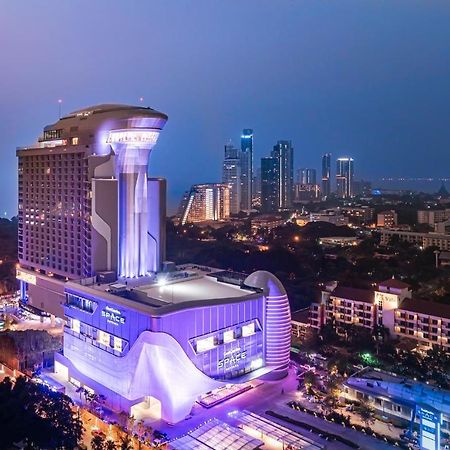 Grande Centre Point Space Pattaya Exteriér fotografie The Royal Paragon Hotel