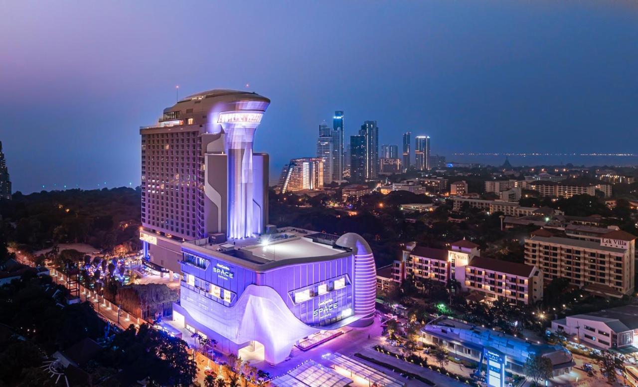 Grande Centre Point Space Pattaya Exteriér fotografie The Royal Paragon Hotel