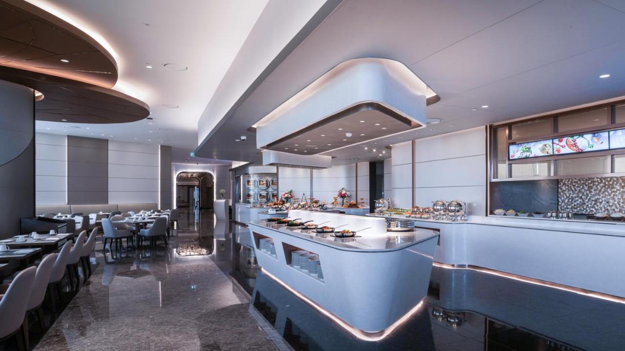 Grande Centre Point Space Pattaya Exteriér fotografie The buffet at the lounge