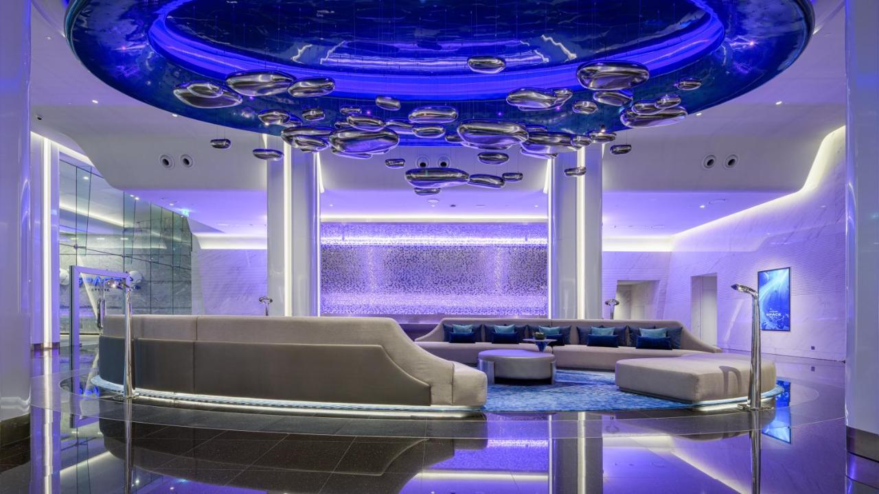 Grande Centre Point Space Pattaya Exteriér fotografie The lobby of the hotel