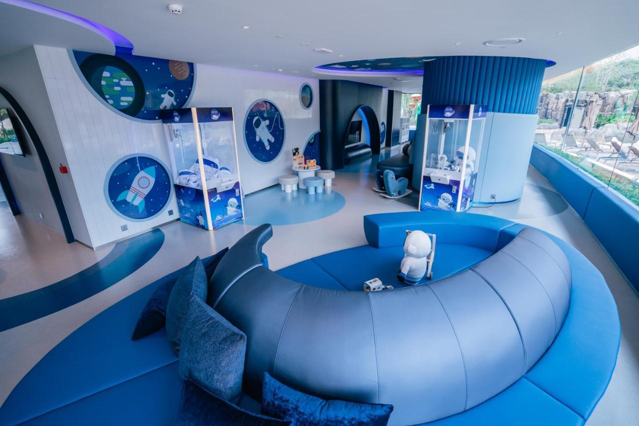 Grande Centre Point Space Pattaya Exteriér fotografie The interior of the Space and Astronomy Centre