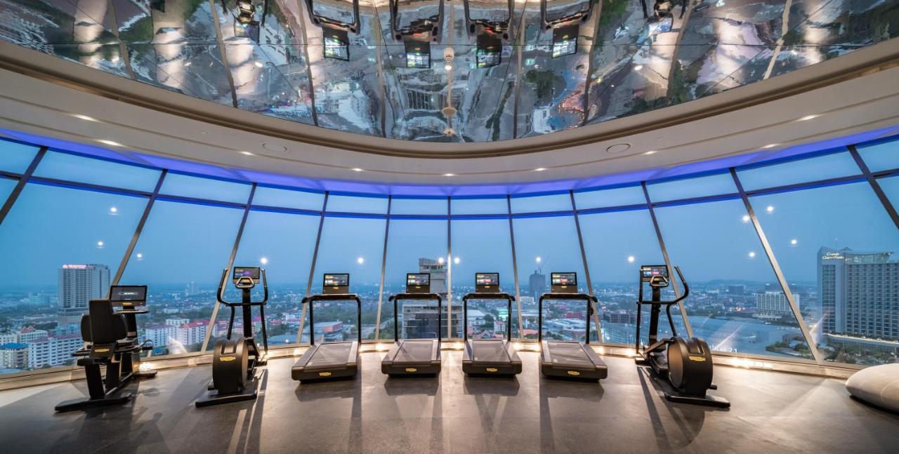 Grande Centre Point Space Pattaya Exteriér fotografie The gym at the 88th floor