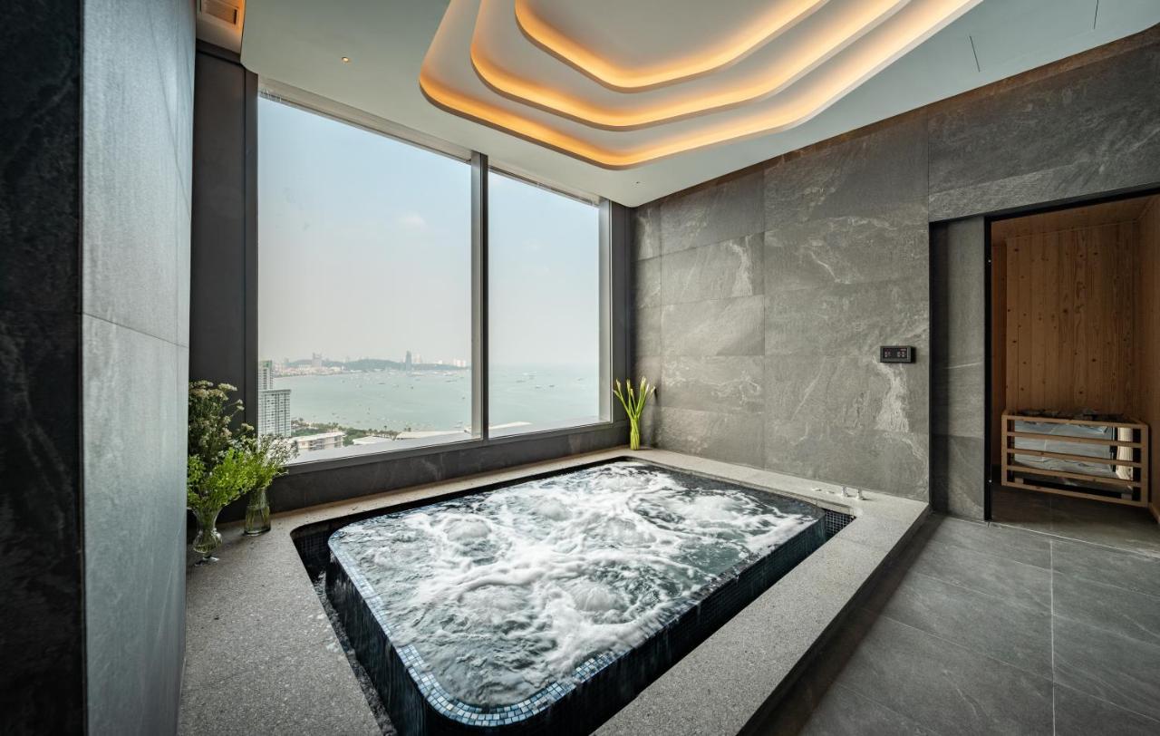 Grande Centre Point Space Pattaya Exteriér fotografie Spa at The Ritz-Carlton, Hong Kong