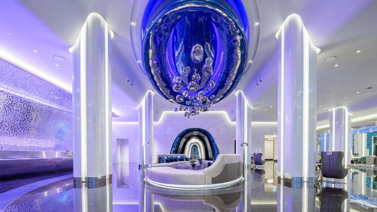 Grande Centre Point Space Pattaya Exteriér fotografie The lobby of the hotel