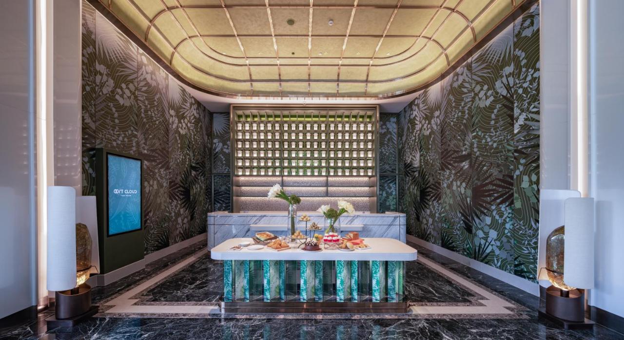 Grande Centre Point Space Pattaya Exteriér fotografie The lobby of the hotel