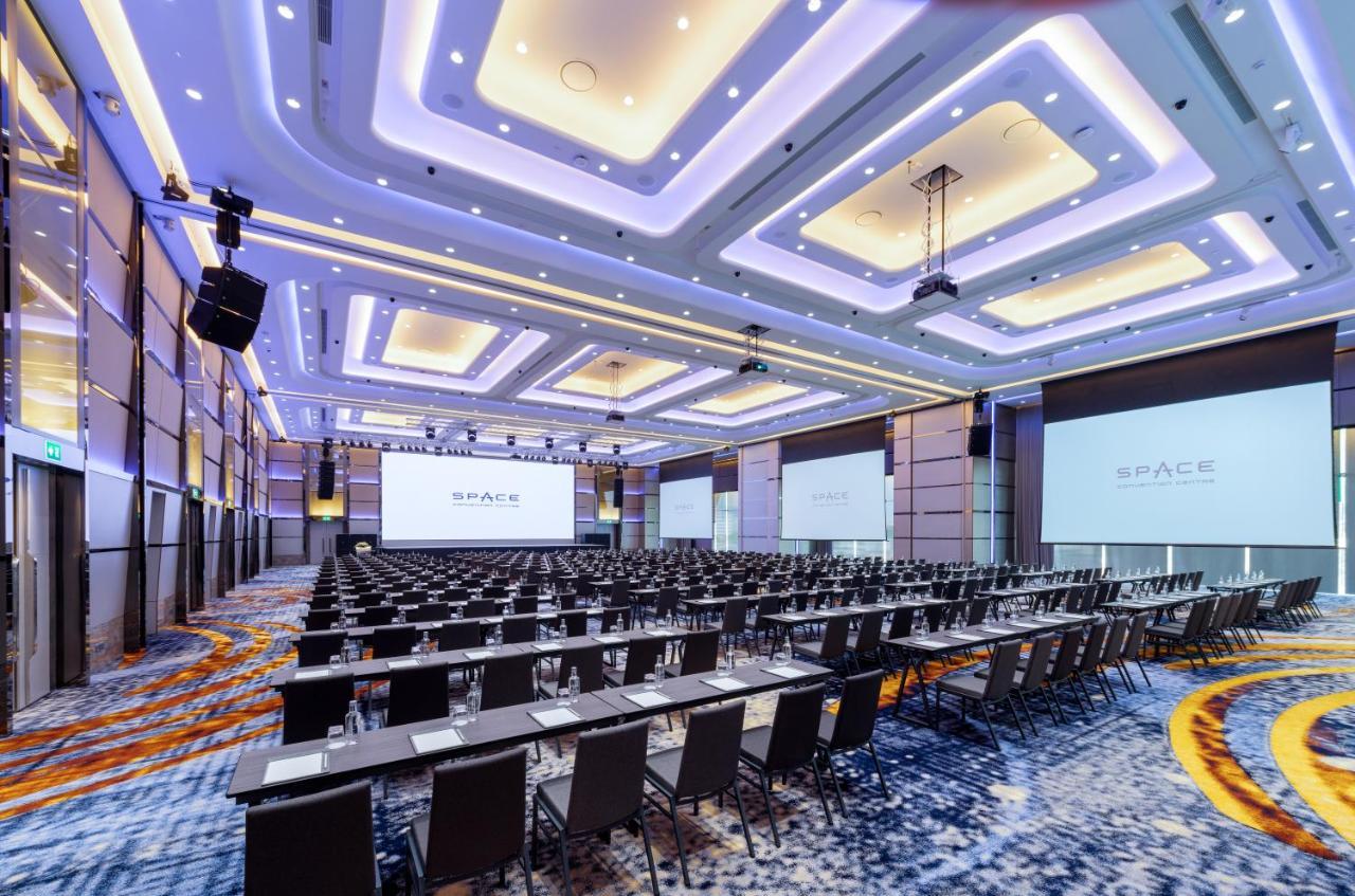 Grande Centre Point Space Pattaya Exteriér fotografie The Grand Ballroom