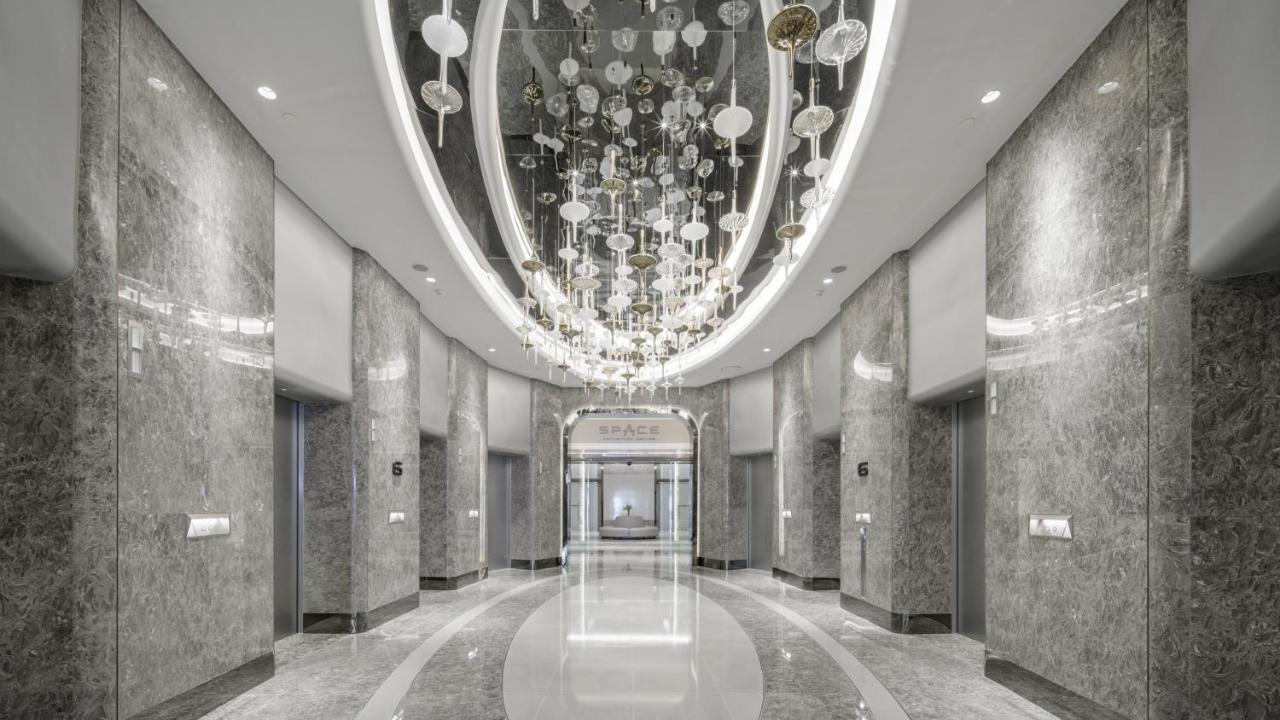 Grande Centre Point Space Pattaya Exteriér fotografie The lobby of the hotel