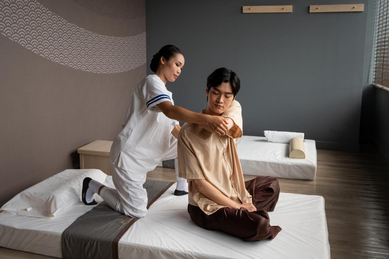 Grande Centre Point Space Pattaya Exteriér fotografie Thai massage