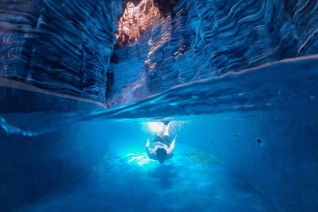Grande Centre Point Space Pattaya Exteriér fotografie Cave diving