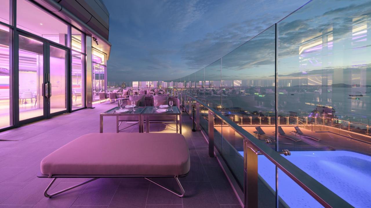 Grande Centre Point Space Pattaya Exteriér fotografie Skyline Terrace